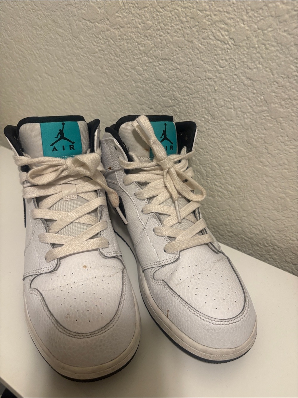 Micheal Jordan White & Teal High-Top Sneakers size 6 US